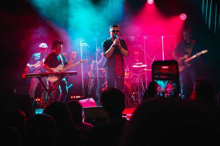Koncert zespołu KREM w Radiu Rzeszów. Laureaci Breakout Days na naszej scenie [ZDJĘCIA]