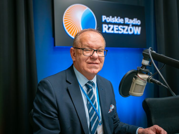 W. Buż o Z. Ziobrze: myślę, że nie będzie miał odwagi, by zrzec się immunitetu 1 - Polskie Radio Rzeszów W. Buż o Z. Ziobrze: myślę, że nie będzie miał odwagi, by zrzec się immunitetu