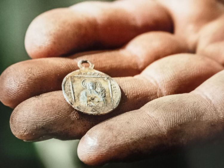 Odkrycia na Górze Śmierci. Archeolodzy znaleźli osobiste rzeczy więźniów obozu w Pustkowie 1 - Polskie Radio Rzeszów Odkrycia na Górze Śmierci. Archeolodzy znaleźli osobiste rzeczy więźniów obozu w Pustkowie