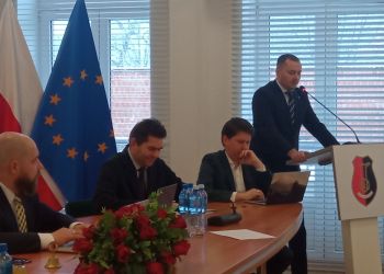 Burzliwa sesja rady w Stalowej Woli. Spór o wnioski radnej Tatys i dyskusja o projekcie SMR