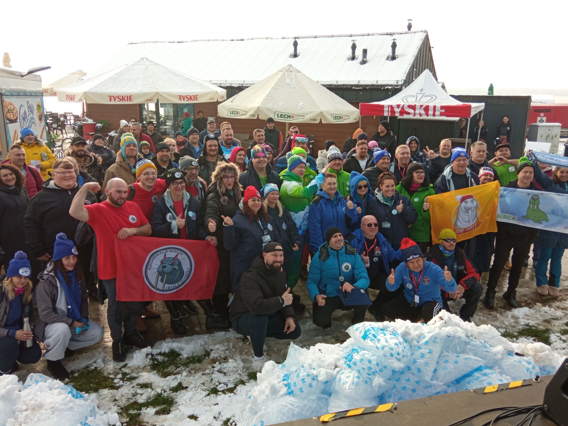 Nowy rekord Guinnessa w Tarnobrzegu! „Iceking” wytrzymał ponad 5 godzin w lodzie! - Polskie Radio Rzeszów