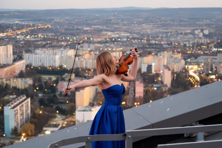 Teledysk „Zima” zrealizowany na dachu Olszynki Park [ZDJĘCIA, WIDEO]