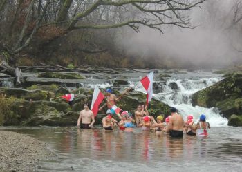 Bieszczadzkie Morsy zainaugurowały sezon zimnych kąpieli