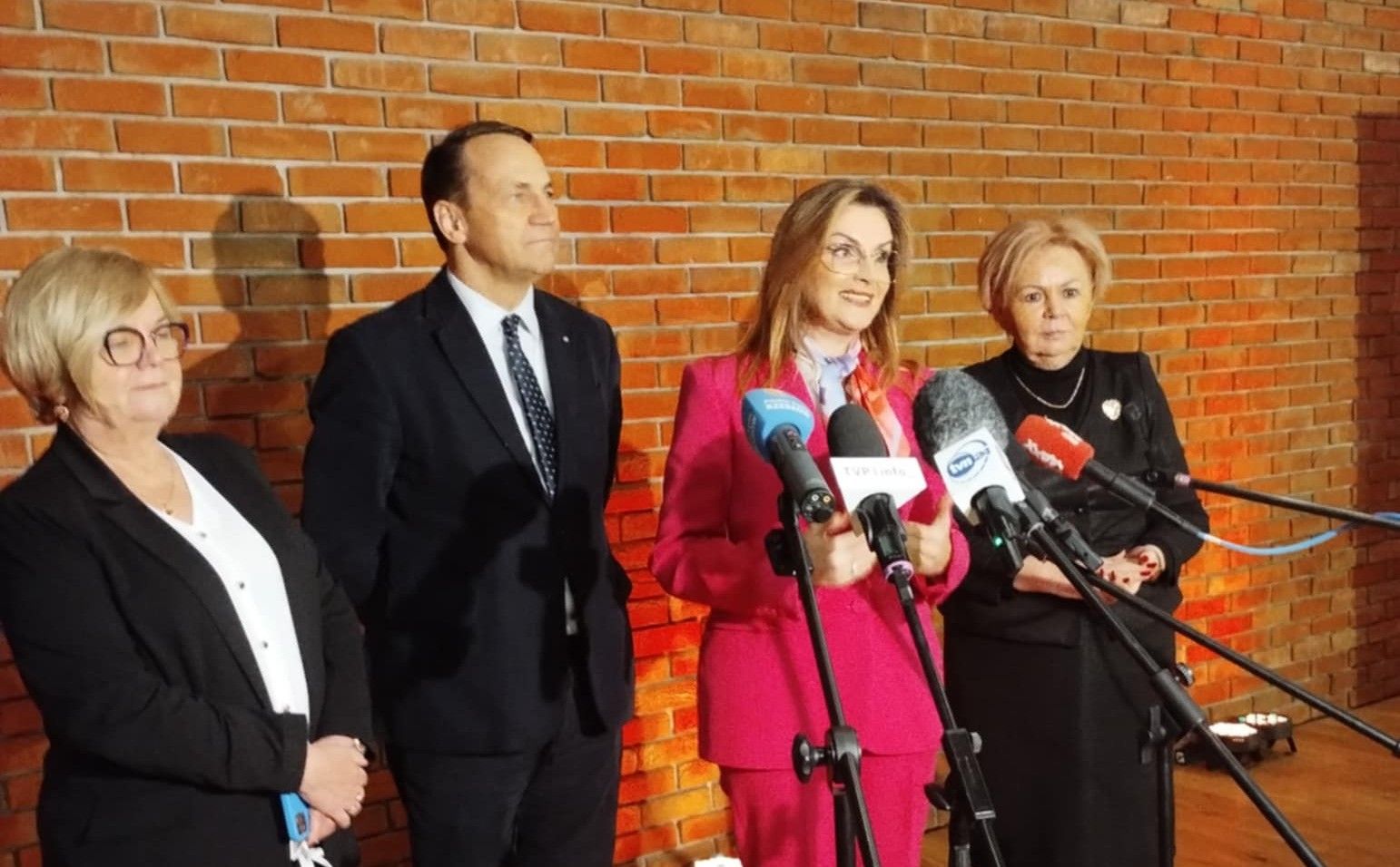 Wicepremier Radosław Sikorski w Krośnie: Podkarpacie szczególnie narażone na działania dywersyjne