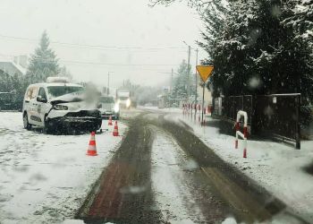 [AKTUALIZACJA] Wieczorne utrudnienia na podkarpackich drogach po intensywnych opadach śniegu