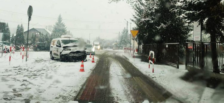 [AKTUALIZACJA] Wieczorne utrudnienia na podkarpackich drogach po intensywnych opadach śniegu