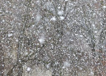 IMGW ostrzega: nawet 20 cm śniegu na Podkarpaciu w niedzielę