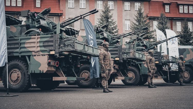 Szef MON: budujemy wielowarstwową obronę powietrzną Polski