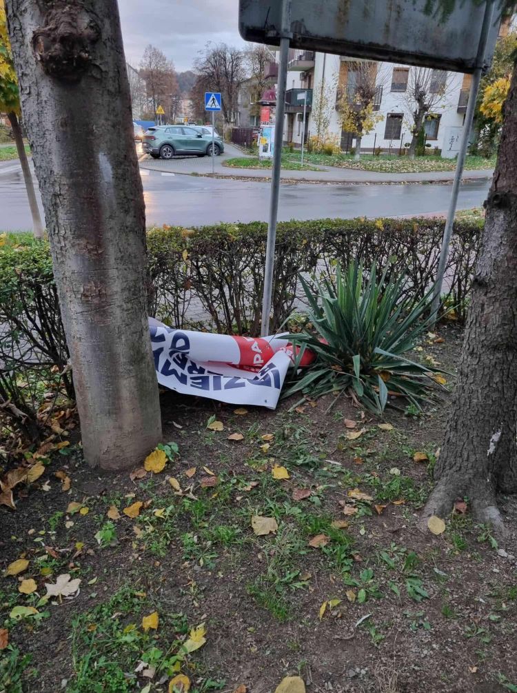 Przed referendum w Sanoku rośnie liczba zniszczonych banerów