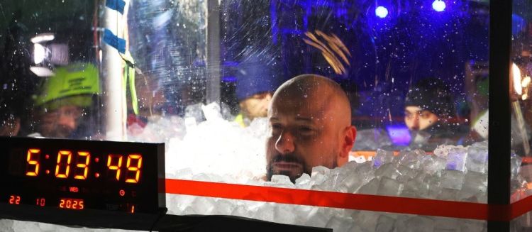 Nowy rekord Guinnessa w Tarnobrzegu! „Iceking” wytrzymał ponad 5 godzin w lodzie!