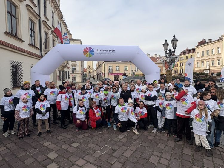 Marszobieg w Rzeszowie z mistrzem olimpijskim Robertem Korzeniowskim 1 - Polskie Radio Rzeszów Marszobieg w Rzeszowie z mistrzem olimpijskim Robertem Korzeniowskim