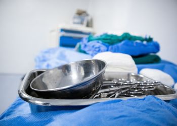 Lekarze medycyny sądowej alarmują: Niskie stawki za sekcję zwłok grożą paraliżem systemu