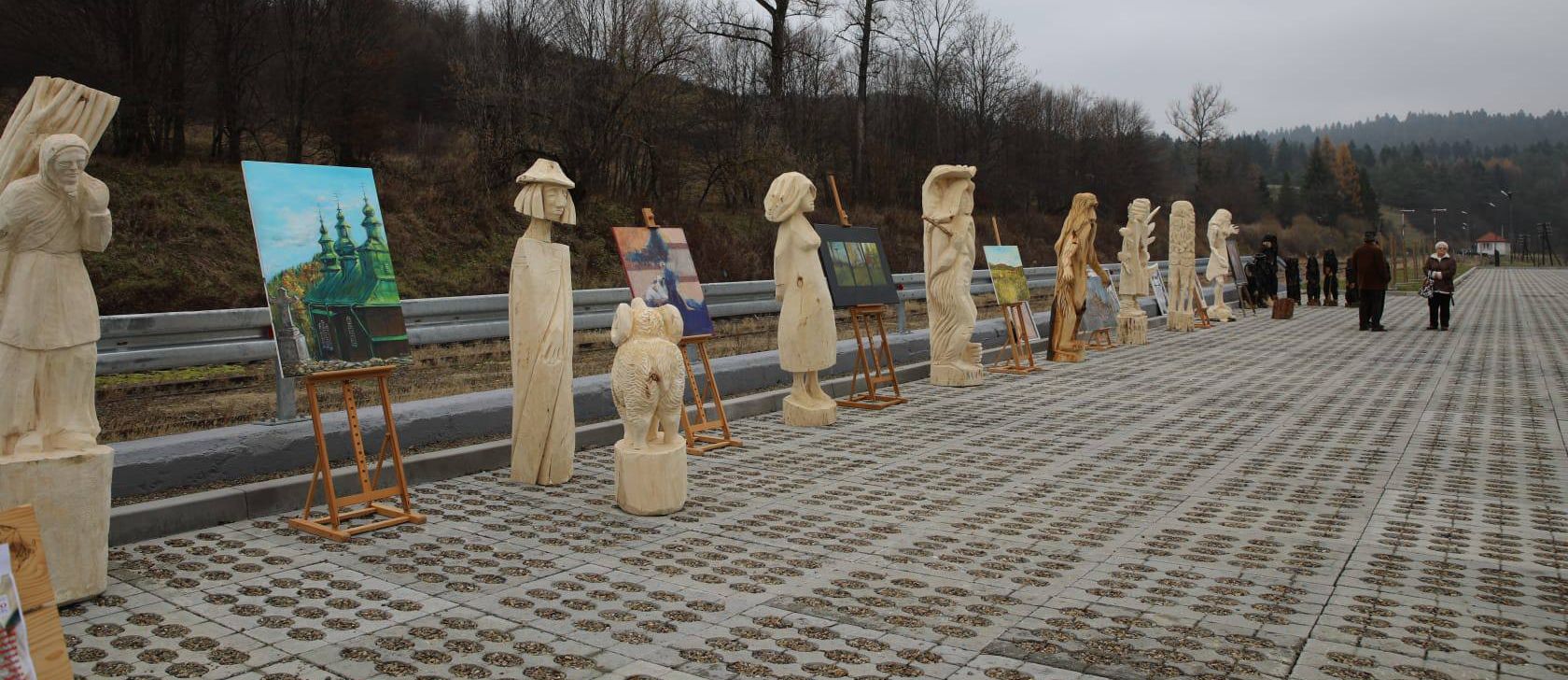 Plener rzeźbiarski i malarski „Grupy Beskidnicy” w Komańczy [ZDJĘCIA]