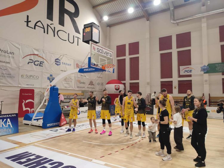 Koszykarze Solvera Sokoła Łańcut pokonali AZS Politechnikę Opolską