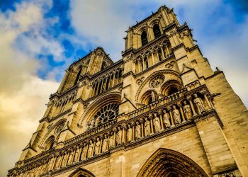 Polska kaplica w Notre Dame ponownie otwarta – powrót po pożarze i odbudowie świątyni