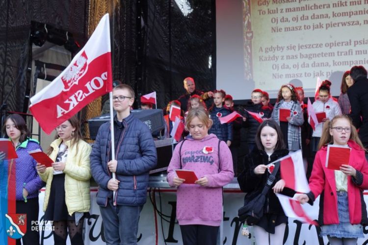 W Dębicy „Lekcja Śpiewu Patriotycznego” – wspólne śpiewanie dla Niepodległej