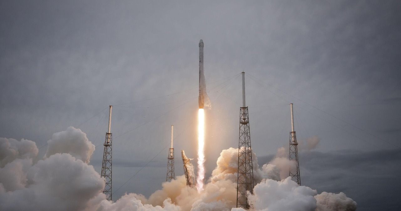 Z Kalifornii wystartowała rakieta Falcon 9 z polskimi satelitami