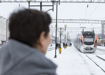 Silne opady śniegu powodują utrudnienia kolejowe na Podkarpaciu
