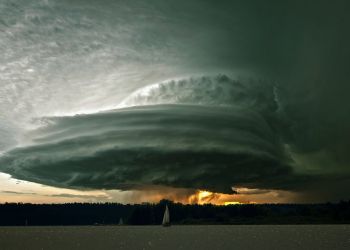 Jedna osoba zginęła, a 29 zostało rannych po przejściu tornada w Algarve w Portugalii