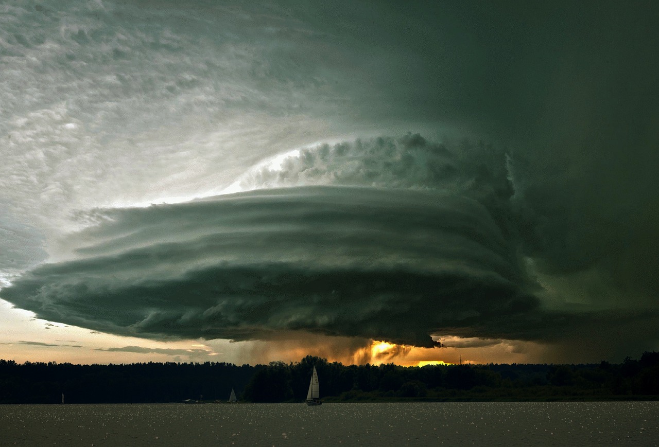 Jedna osoba zginęła, a 29 zostało rannych po przejściu tornada w Algarve w Portugalii 7 - Polskie Radio Rzeszów Jedna osoba zginęła, a 29 zostało rannych po przejściu tornada w Algarve w Portugalii
