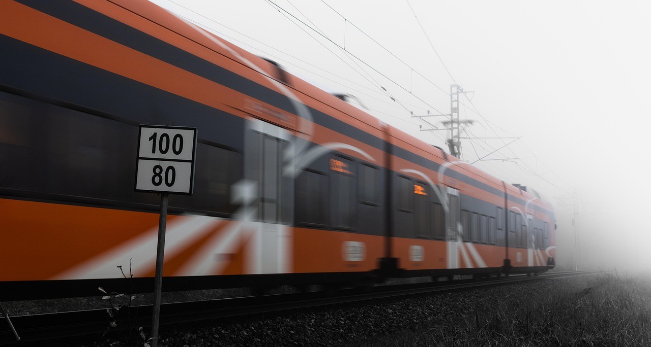 Pasażerowie pociągu zaatakowani przez uzbrojonych w noże napastników [AKTUALIZACJA]