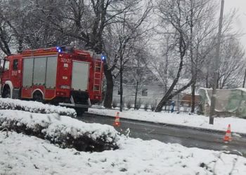 Ponad 50 interwencji strażaków do godziny 15. Intensywne opady śniegu na Podkarpaciu