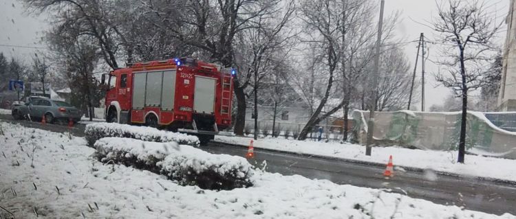 Ponad 50 interwencji strażaków do godziny 15. Intensywne opady śniegu na Podkarpaciu