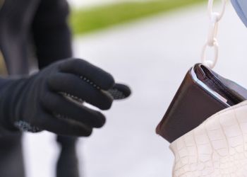 Uwaga na kieszonkowców! Policja ostrzega przed złodziejami na cmentarzach