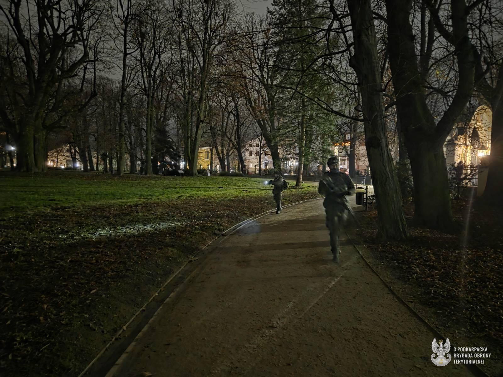 Nocne szkolenie Wojsk Obrony Terytorialnej w Łańcucie 4 - Polskie Radio Rzeszów Nocne szkolenie Wojsk Obrony Terytorialnej w Łańcucie - Polskie Radio Rzeszów