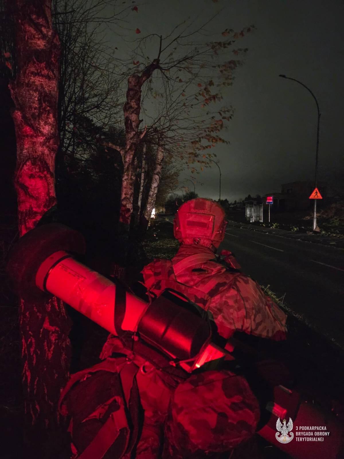 Nocne szkolenie Wojsk Obrony Terytorialnej w Łańcucie 5 - Polskie Radio Rzeszów Nocne szkolenie Wojsk Obrony Terytorialnej w Łańcucie - Polskie Radio Rzeszów