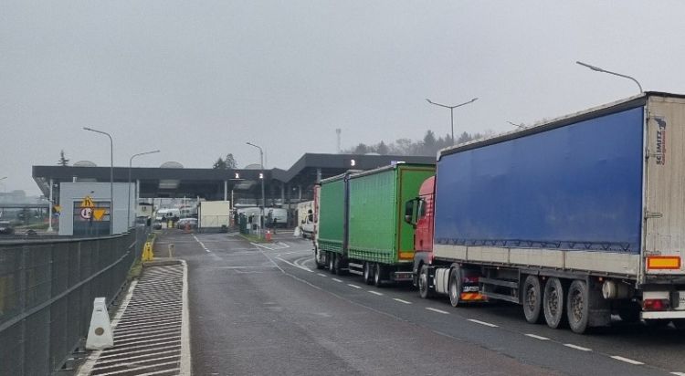 Kolejki na&nbsp;przejściach granicznych z&nbsp;Ukrainą