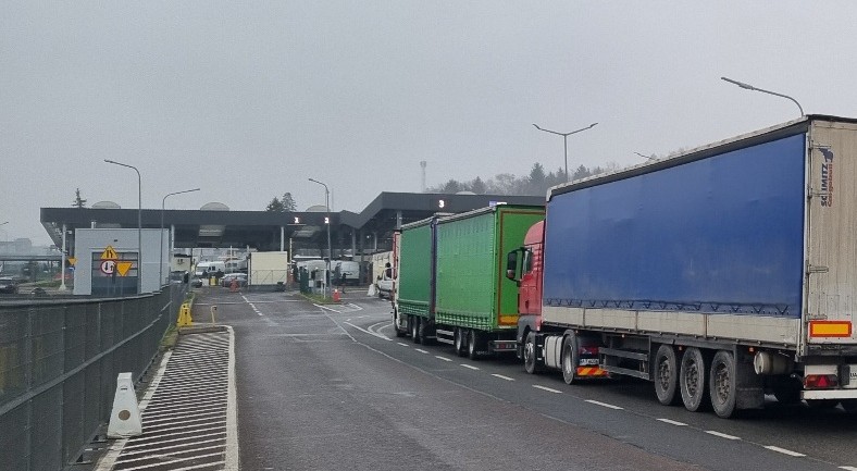 Kolejki na&nbsp;przejściach granicznych z&nbsp;Ukrainą