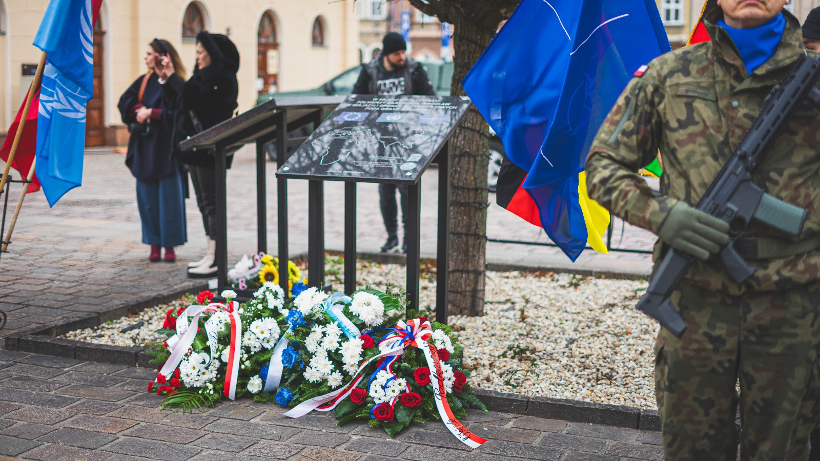Redaktor Jerzy Pasierb uhonorowany przez byłych żołnierzy misji ONZ 3 - Polskie Radio Rzeszów Redaktor Jerzy Pasierb uhonorowany przez byłych żołnierzy misji ONZ - Polskie Radio Rzeszów