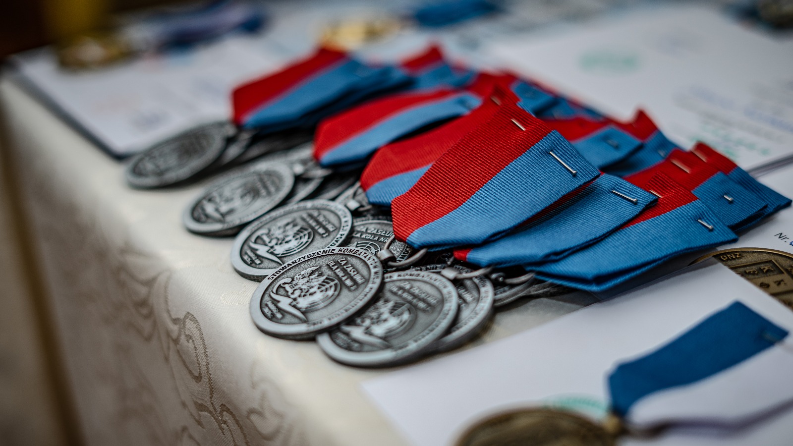 Redaktor Jerzy Pasierb uhonorowany przez byłych żołnierzy misji ONZ 4 - Polskie Radio Rzeszów Redaktor Jerzy Pasierb uhonorowany przez byłych żołnierzy misji ONZ - Polskie Radio Rzeszów