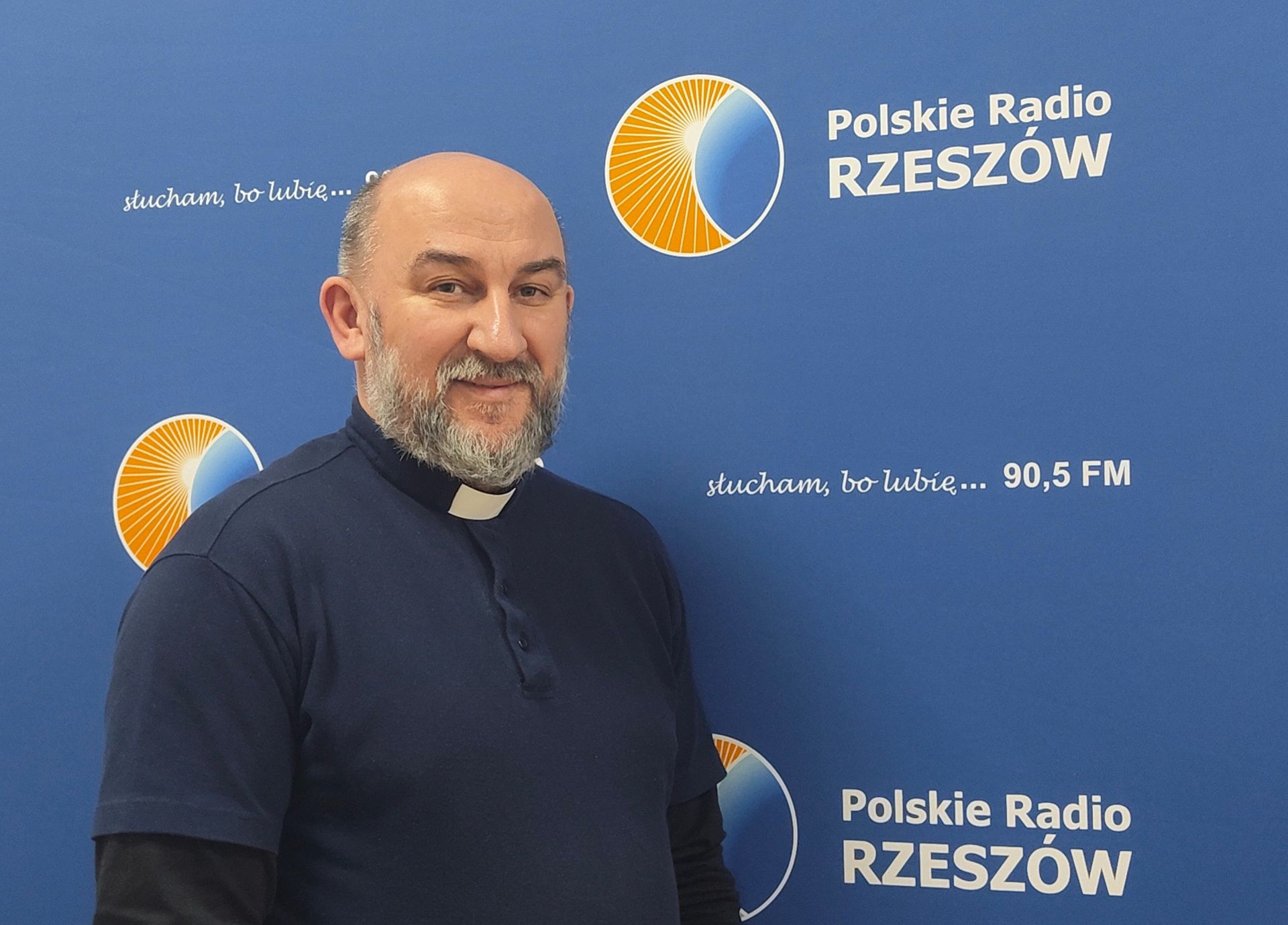 Kochaj i&nbsp;żyj! Wigilijna rozmowa z&nbsp;ks.&nbsp;Dariuszem Bakalarzem