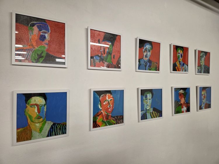 „Wieża Babel” Marka Sobczaka w Galerii Pastula. Artystyczna opowieść o wolności i przemianach 1 - Polskie Radio Rzeszów „Wieża Babel” Marka Sobczaka w Galerii Pastula. Artystyczna opowieść o wolności i przemianach