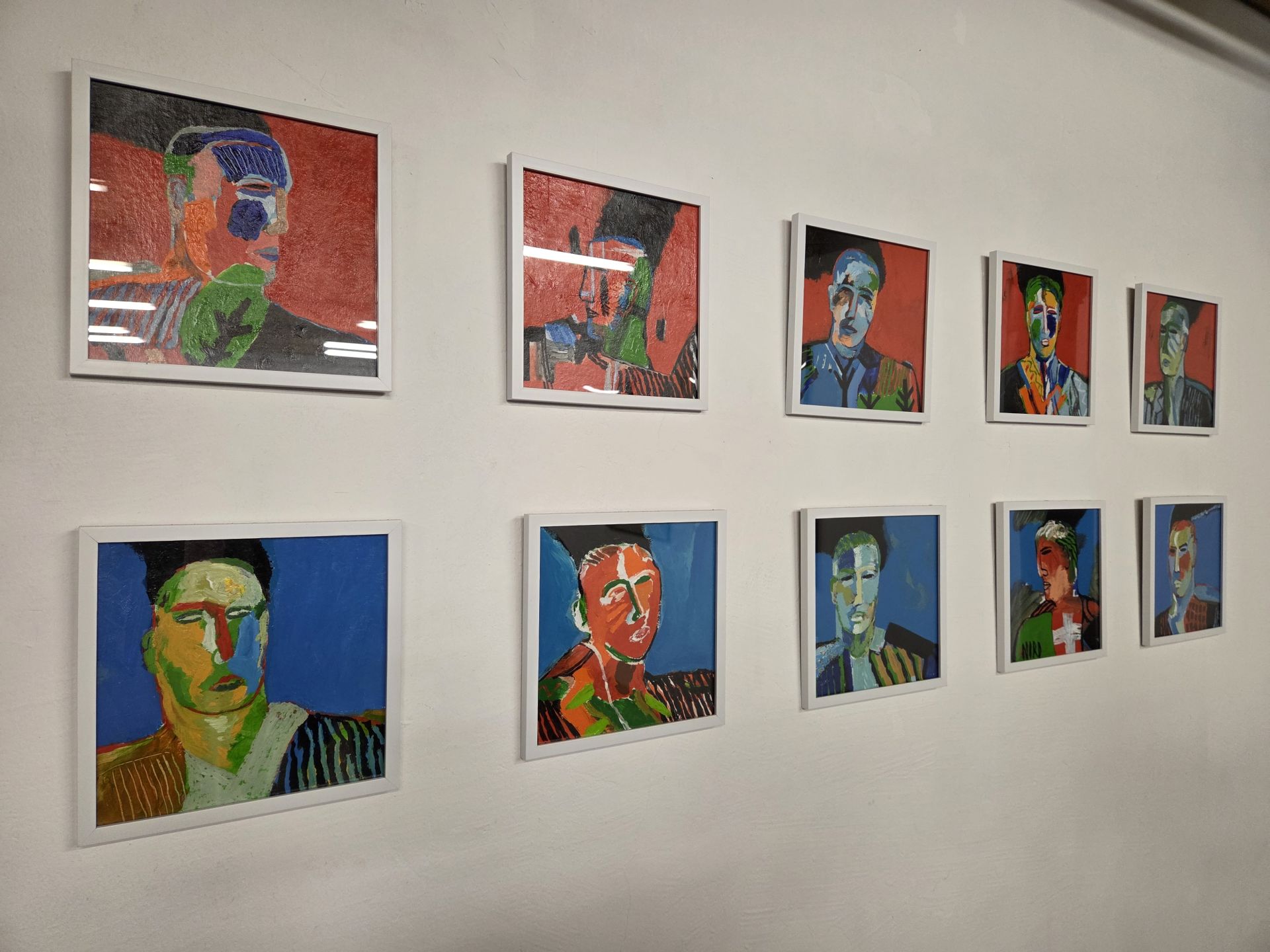 „Wieża Babel” Marka Sobczaka w Galerii Pastula. Artystyczna opowieść o wolności i przemianach