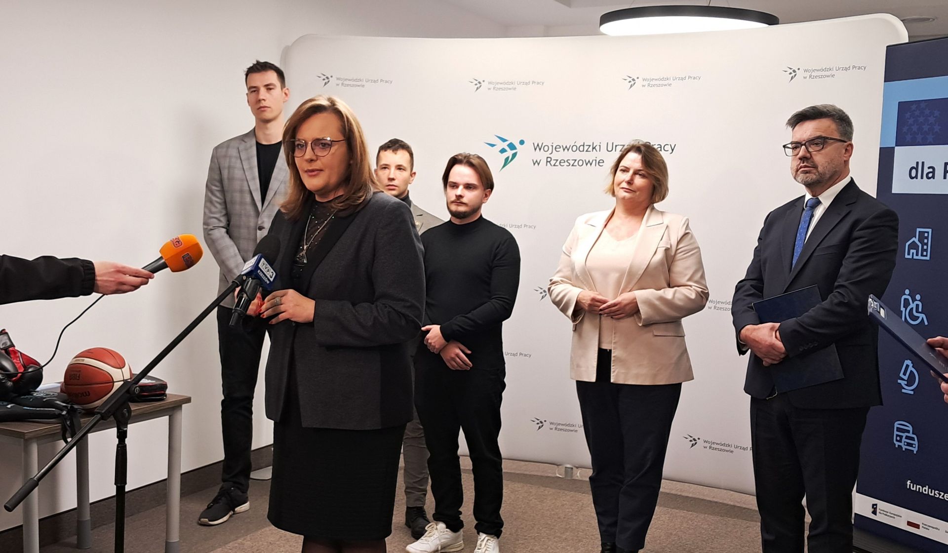 50 tys. zł na start firmy dla młodych mieszkańców Podkarpacia. WUP ogłasza nowy nabór 6 - Polskie Radio Rzeszów 50 tys. zł na start firmy dla młodych mieszkańców Podkarpacia. WUP ogłasza nowy nabór