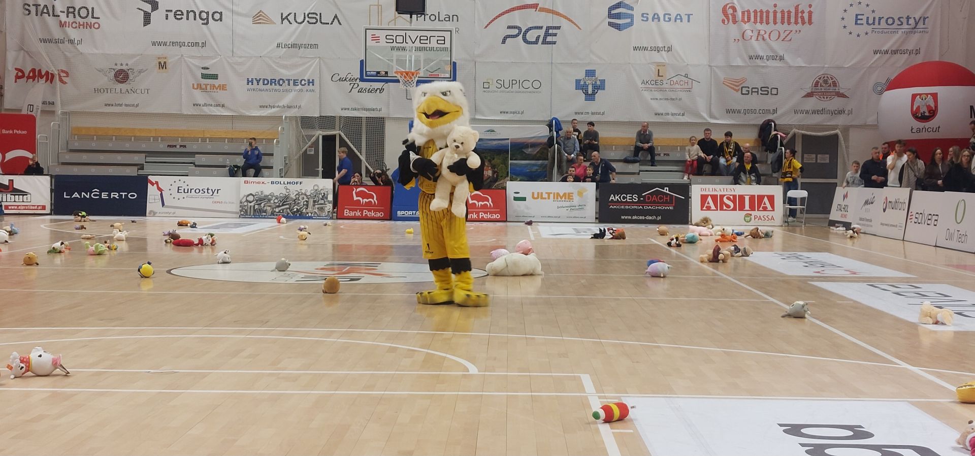 Zacięty mecz w Łańcucie. Sokół pokonuje Kotwicę 87:78 2 - Polskie Radio Rzeszów Zacięty mecz w Łańcucie. Sokół pokonuje Kotwicę 87:78 - Polskie Radio Rzeszów