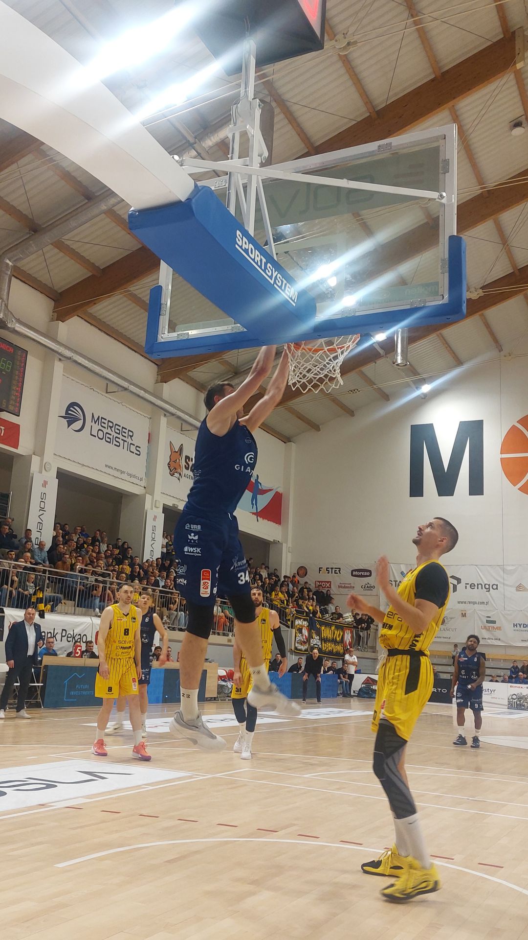 Zacięty mecz w Łańcucie. Sokół pokonuje Kotwicę 87:78 3 - Polskie Radio Rzeszów Zacięty mecz w Łańcucie. Sokół pokonuje Kotwicę 87:78 - Polskie Radio Rzeszów