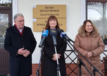 NFZ planuje obniżenie kontraktów na&nbsp;opiekę długoterminową. Posłowie PiS alarmują