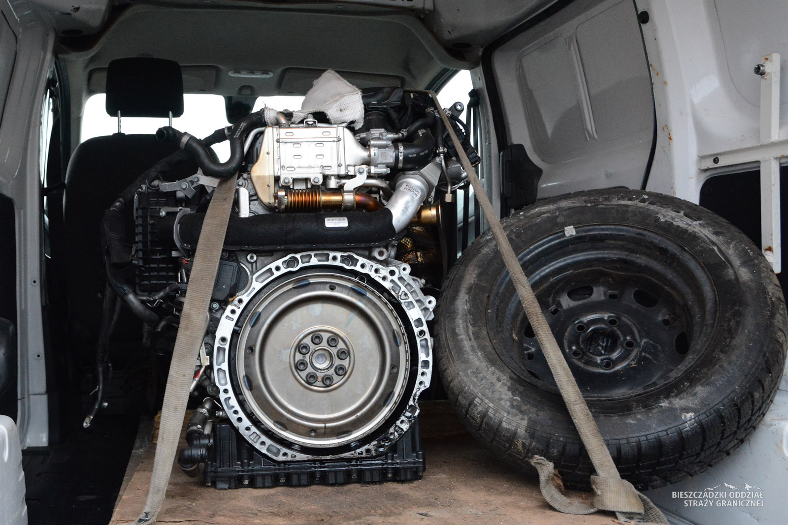 Straż graniczna udaremniła próby wywozu skradzionych części samochodowych 6 - Polskie Radio Rzeszów Straż graniczna udaremniła próby wywozu skradzionych części samochodowych