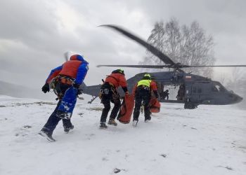 [ZDJĘCIA, WIDEO] Black Hawk nad Soliną. Kontrterroryści ćwiczyli w ekstremalnych warunkach