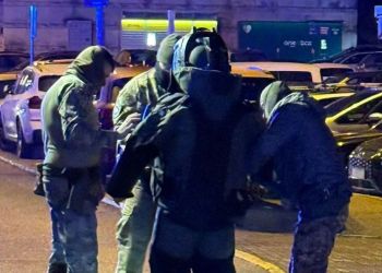 [ZDJĘCIA] Przez porzucone bagaże wszczęto w Rzeszowie alarm bombowy. Policjanci dotarli do właścicieli walizki i plecaka