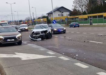 [AKTUALIZACJA] [ZDJĘCIA] Wypadek na Podkarpackiej w Rzeszowie. Dwie osoby ranne