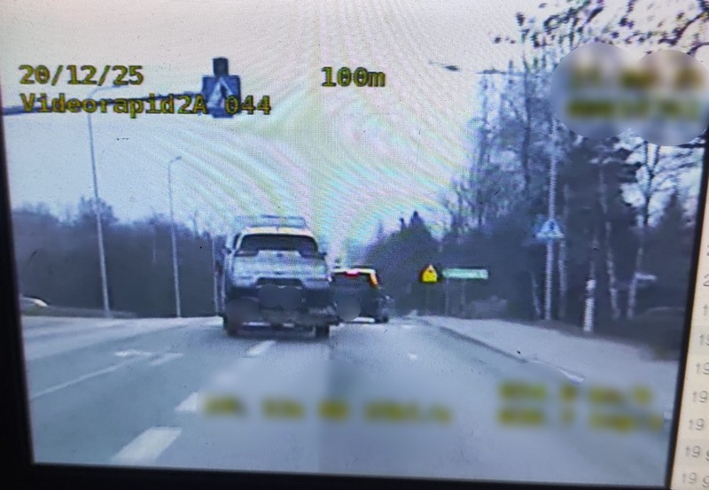 Zbyt wielu pasażerów w busie, za duża szybkość i wyprzedzanie na skrzyżowaniu - Polskie Radio Rzeszów