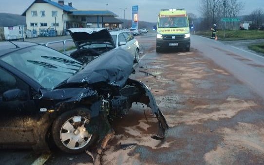 Dwie osoby ranne w wypadku w miejscowości Siedleczka 7 - Polskie Radio Rzeszów Dwie osoby ranne w wypadku w miejscowości Siedleczka