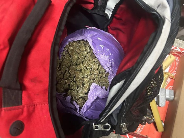 [ZDJĘCIA] 20-letni mieszkaniec Strzyżowa z&nbsp;zarzutami. Policja znalazła ponad kilogram narkotyków