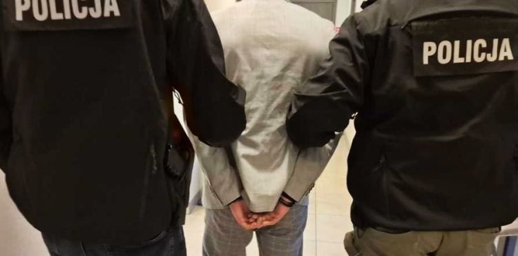 Oszust zatrzymany na gorącym uczynku. Seniorzy z powiatu strzyżowskiego nie stracili 50 tys. zł 1 - Polskie Radio Rzeszów Oszust zatrzymany na gorącym uczynku. Seniorzy z powiatu strzyżowskiego nie stracili 50 tys. zł