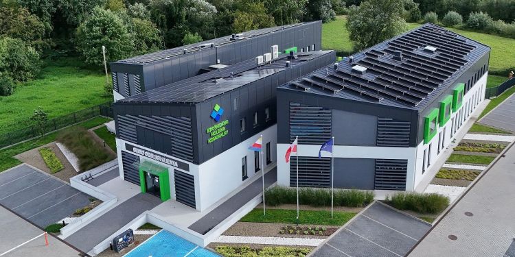 Ponad 14 mln zł na inwestycje energetyczne w Krośnie. Klaster Energii z dofinansowaniem z KPO 1 - Polskie Radio Rzeszów Ponad 14 mln zł na inwestycje energetyczne w Krośnie. Klaster Energii z dofinansowaniem z KPO